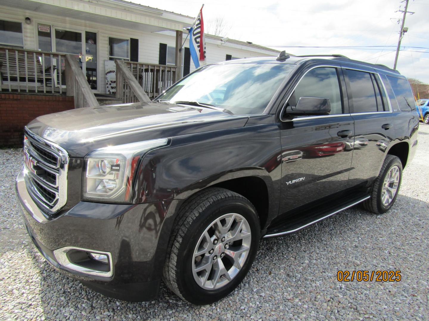 2016 Dark Gray GMC Yukon SLT 2WD (1GKS1BKC3GR) with an 5.3L V8 OHV 16V engine, Automatic transmission, located at 15016 S Hwy 231, Midland City, AL, 36350, (334) 983-3001, 31.306210, -85.495277 - Photo#1