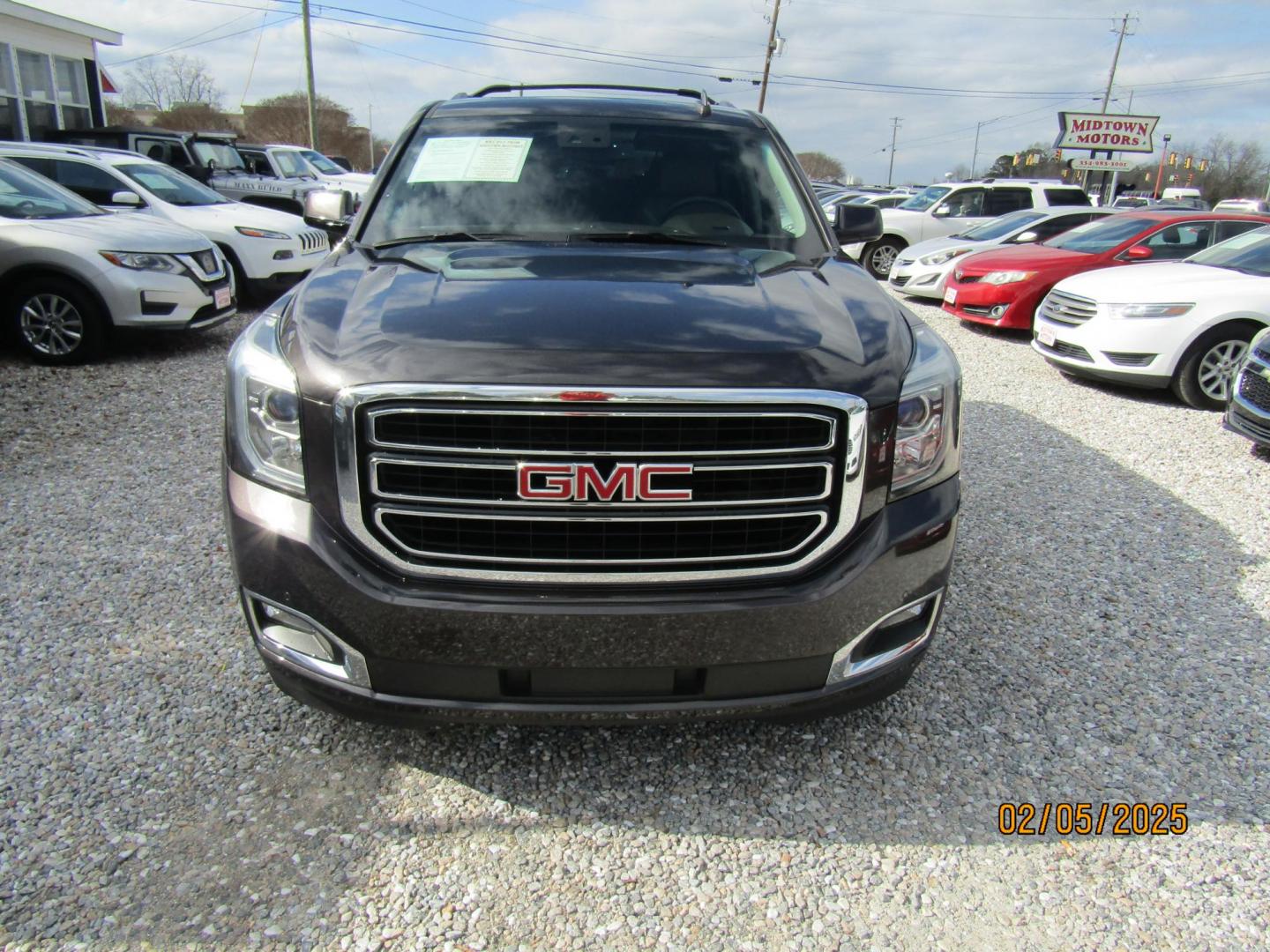 2016 Dark Gray GMC Yukon SLT 2WD (1GKS1BKC3GR) with an 5.3L V8 OHV 16V engine, Automatic transmission, located at 15016 S Hwy 231, Midland City, AL, 36350, (334) 983-3001, 31.306210, -85.495277 - Photo#2