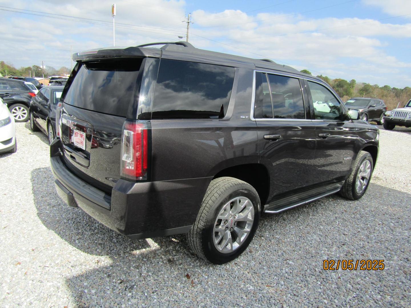 2016 Dark Gray GMC Yukon SLT 2WD (1GKS1BKC3GR) with an 5.3L V8 OHV 16V engine, Automatic transmission, located at 15016 S Hwy 231, Midland City, AL, 36350, (334) 983-3001, 31.306210, -85.495277 - Photo#6