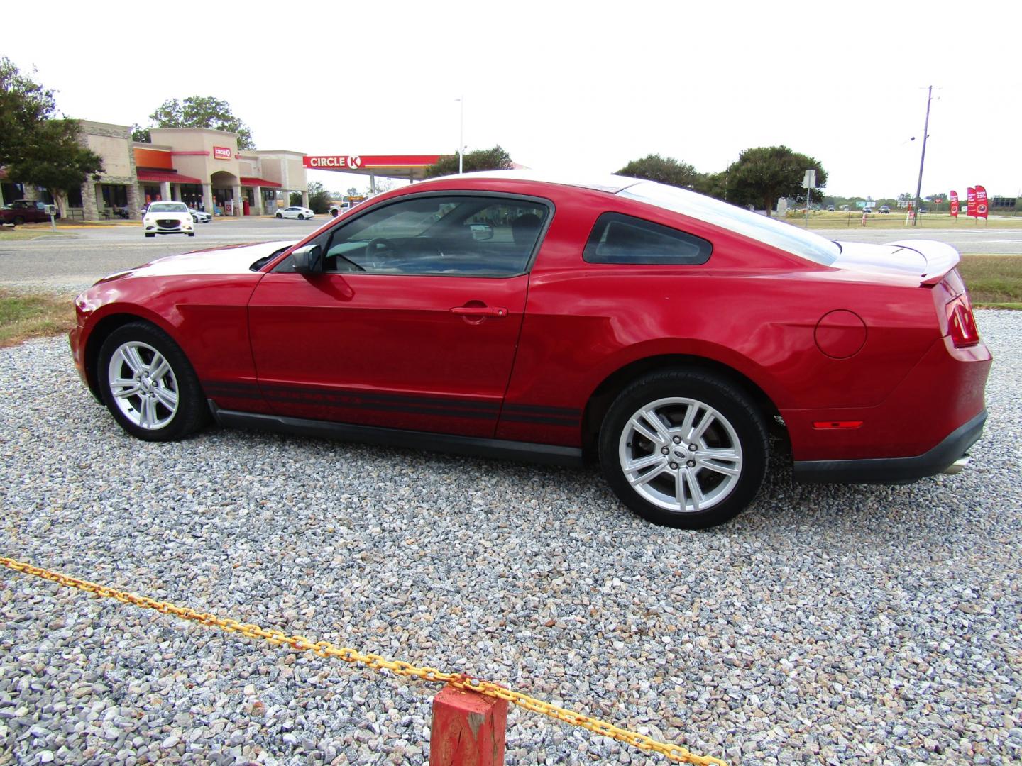 2011 Red /Black Ford Mustang (1ZVBP8AM4B5) with an V6 Cylinder Engine engine, Automatic transmission, located at 15016 S Hwy 231, Midland City, AL, 36350, (334) 983-3001, 31.306210, -85.495277 - Photo#3